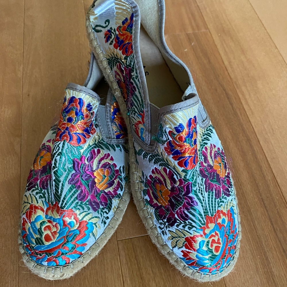 Fabiolas espadrilles.